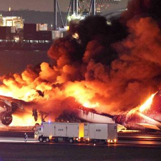 Confirman cinco muertos tras el choque de dos aviones en Tokio