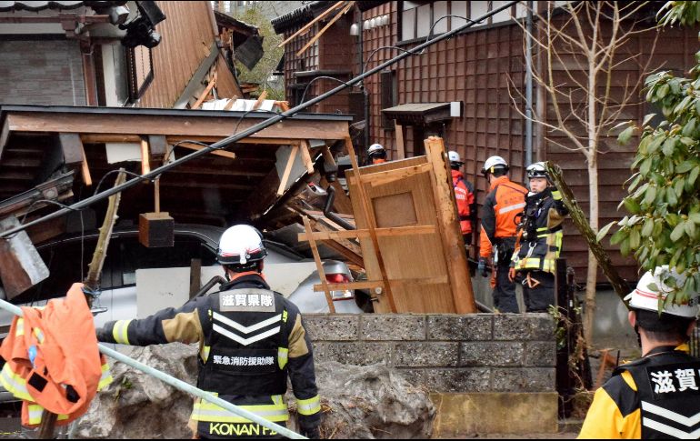Tras 72 horas, las autoridades se encuentran en una carrera por rescatar a los afectados. EFE