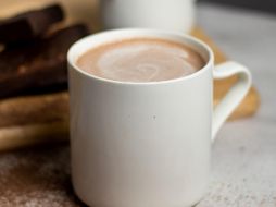 Hay opciones que ofrecen chocolate caliente en Guadalajara con deliciosos churros. UNSPLASH / C. Toh
