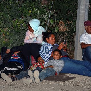 Personas migrantes denuncian abandono por parte del INM, tras prometerles visas