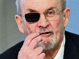 Como consecuencia del ataque, el escritor perdió la vista del ojo derecho. AFP