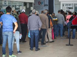 Ciudadanos cumplidos acuden a las recaudadoras para pagar su predial y aprovechar los beneficios. EL INFORMADOR/H. Figueroa
