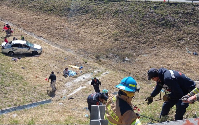 Auto cae a un barranco, hay una menor fallecida. ESPECIAL/ PC ESTATAL