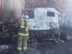 El choque provocó que la carretera Acatlán a Ciudad Guzmán se mantuviera cerrada. ESPECIAL