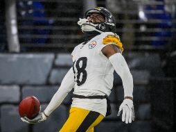 Diontae Johnson anota luego de una larga recepción y carrera contra los Baltimore. Ahora los Steelers esperan una combinación de resultados para llegar a los playoffs. AP/N. Wass