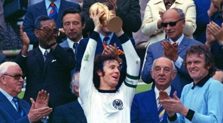 El mítico futbolista alemán falleció a la edad de los 74 años. AP/ ARCHIVO.