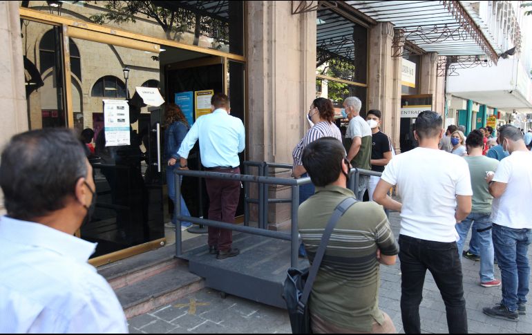 Puedes pagar tu refrendo vehicular 2024 en la aplicación móvil “Trámites y Servicios SHP Jalisco”. EL INFORMADOR/ ARCHIVO