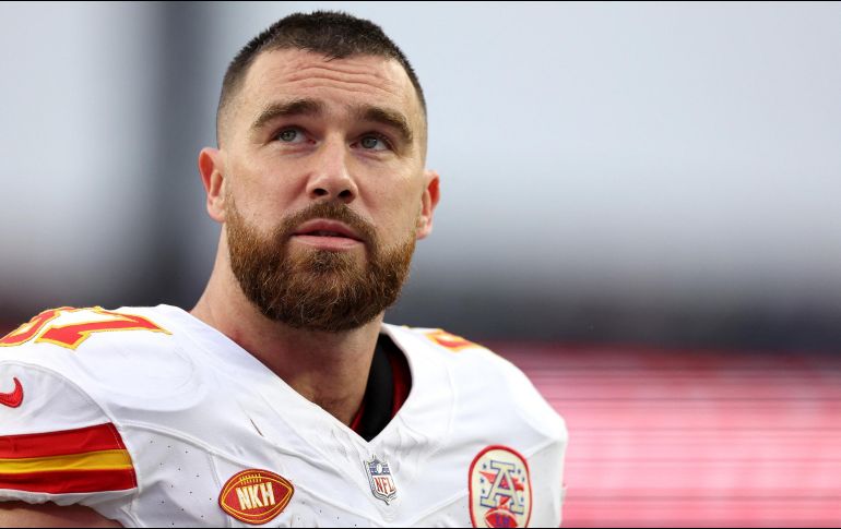 En septiembre, las cámaras y las luces se centraron en la relación sentimental de Travis Kelce (foto), figura del campeón Chiefs, y la estrella del pop Taylor Swift. AFP / ARCHIVO