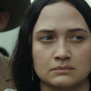 Quién es Lily Gladstone y en qué idioma habló en los Globos de Oro