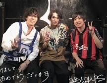 La banda japonesa ganó popularidad por su trabajo en películas. X: @RADWIMPS