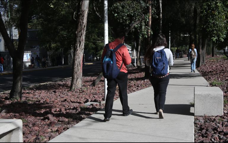 Muchos especialistas dicen que a la hora de elegir una carrera universitaria no solo se debe tomar en cuenta el gusto personal, sino también la remuneración económica que tiene. EL INFORMADOR / ARCHIVO
