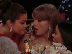 Una conversación captada entre Selena Gómez y Taylor Swift desató controversia en redes sociales. CAPTURA.