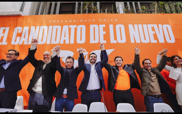 Jorge Álvarez Máynez, con miembros de su partido. X / @MovCiudadanoMX