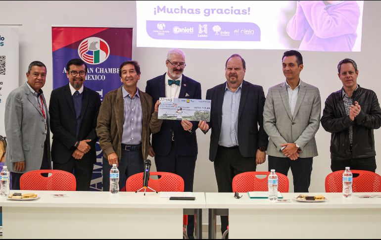 Los donativos fueron entregados en las oficinas del Banco de Alimentos de Guadalajara. EL INFORMADOR / H. FIGUEROA