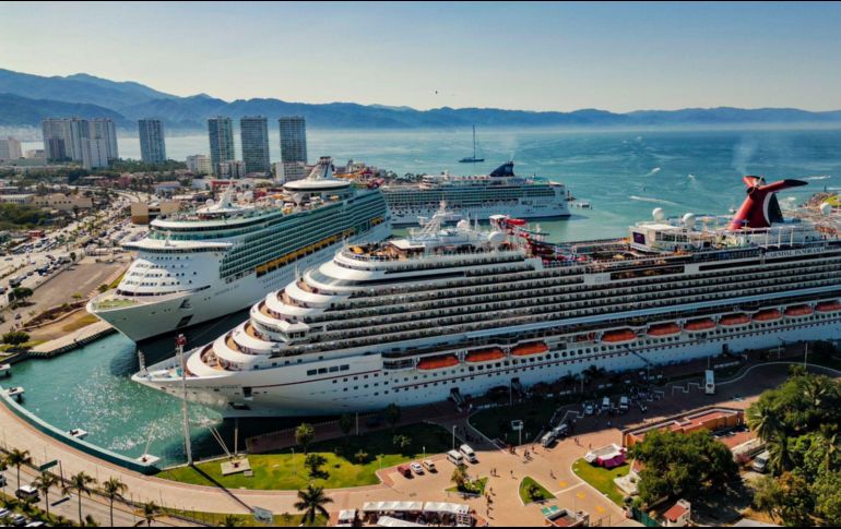 La industria naviera transporta al 9% de los turistas que llegan a Puerto Vallarta, lo que muestra la relevancia de las conexiones marítimas por la llegada de turismo proveniente de Estados Unidos. CORTESÍA