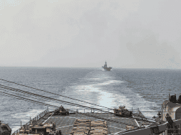 Aviones militares y buques de la Armada participan en los ataques contra objetivos en Yemen. AP