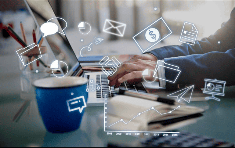 Gracias a la era digital  pueden acceder desde su celular o computadora a una gran variedad de plataformas que permiten generar ingresos extra. ESPECIAL/FREEPIK