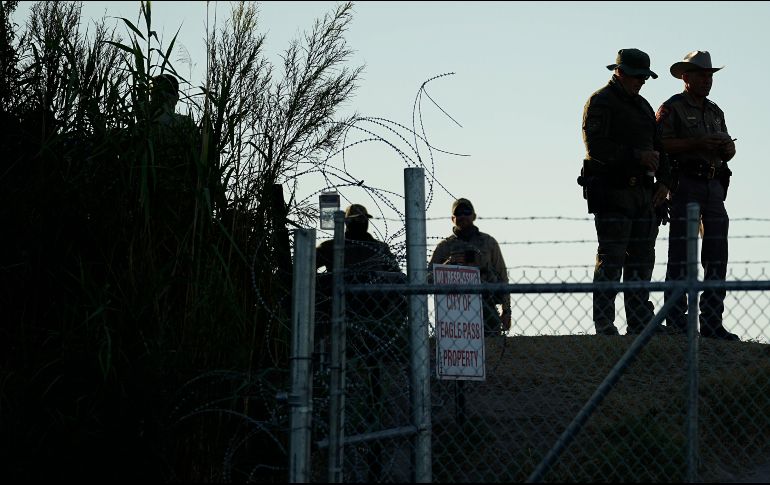 El gobernador de Texas mencionó que no le estaban disparando a los migrantes porque podrían recibir demandas del estado por 