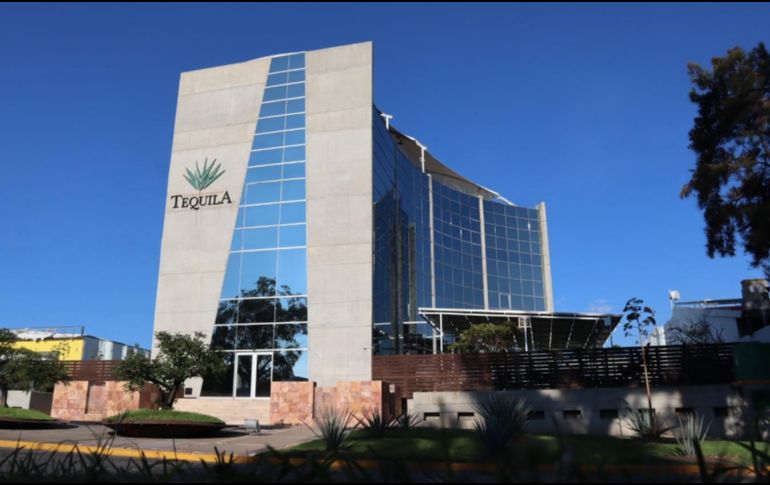 La industria tequilera tuvo grandes números en 2023; en este año se buscará más integración entre tequileros y agaveros. ESPECIAL