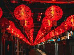 La celebración del Año Nuevo Chino está impregnada de rituales y tradiciones que simbolizan la esperanza, la prosperidad y la buena fortuna. ESPECIAL / Foto de Jeyakumaran Mayooresan en Unsplash