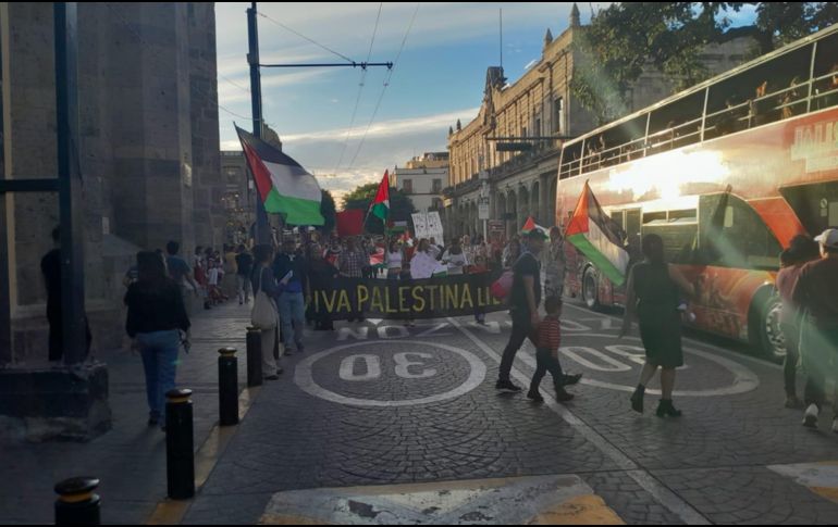 Llevaban pancartas con consignas como “Israel, asesino del pueblo palestino”. ESPECIAL
