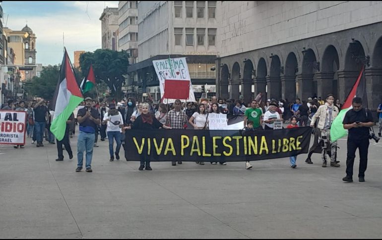 Llevaban pancartas con consignas como “Israel, asesino del pueblo palestino”. ESPECIAL