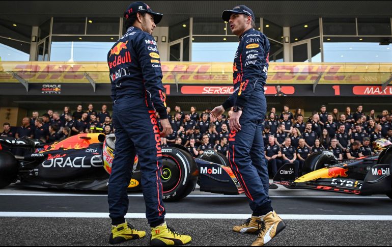 Han surgido rumores sobre diferencias y una supuesta rivalidad entre Checo Pérez y Max Verstappen. AFP/ ARCHIVO.