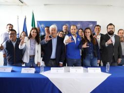 Respaldado por ex gobernadores panistas de Jalisco, la dirigencia nacional blanquiazul, la precandidata a la gubernatura y otras figuras de Acción Nacional, Francisco Ramírez Acuña se registró este lunes como precandidato al Senado de la República. CORTESÍA