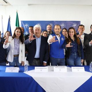 Francisco Ramírez Acuña se apunta como precandidato al Senado por Fuerza y Corazón