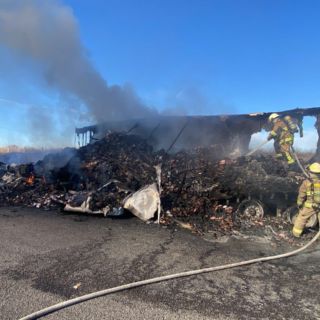 Detiene tráfico camión de carga incendiado en carretera a Zapotlanejo