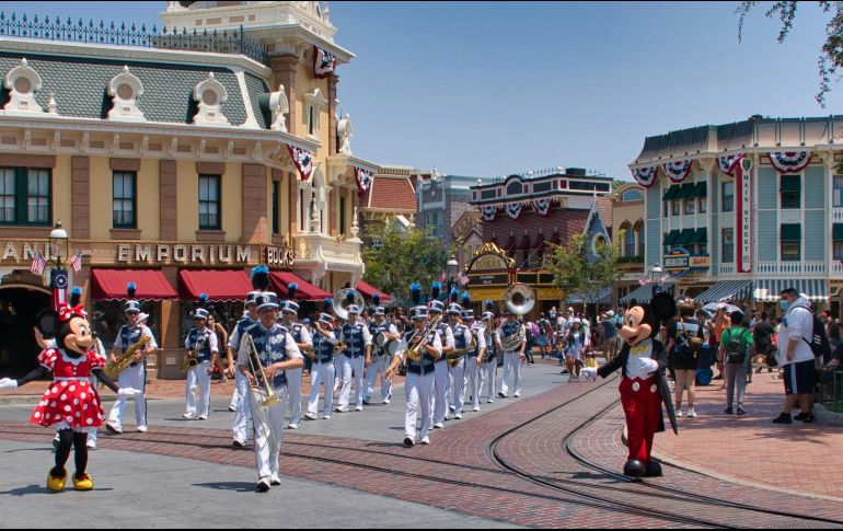 De acuerdo con la página oficial de Disneyland, mientras más días reserves más barato sale el boleto por persona. UNSPLASH / R. Marzan