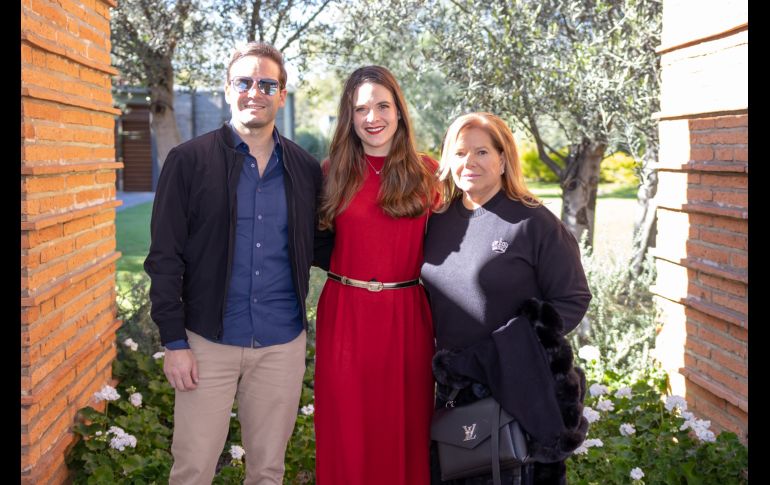 Ricardo Segura, Sofía Gudiño y Elena Segura. GENTE BIEN JALISCO/ Christian Pérez