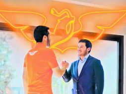 El 14 de enero, el gobernador de Nuevo León subió un video cediendo tenis y playeras a “su compadre”. EL UNIVERSAL