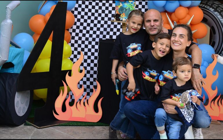 María Navarro, Carlos Navarro, Karla Sáenz, Íñigo Navarro y Lorenzo  Navarro. GENTE BIEN JALISCO/ Marifer Rached