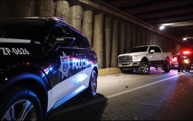 En su intento por escapar, los delincuentes chocaron a la altura de Avenida de Las Rosas. CORTESÍA/COMISARÍA DE ZAPOPAN