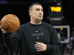 Dejan Milojevic sufrió un infarto la noche del martes en Salt Lake City y no sobrevivió. Cumplía su tercera campaña con los Warriors. AP/D. Yamashita