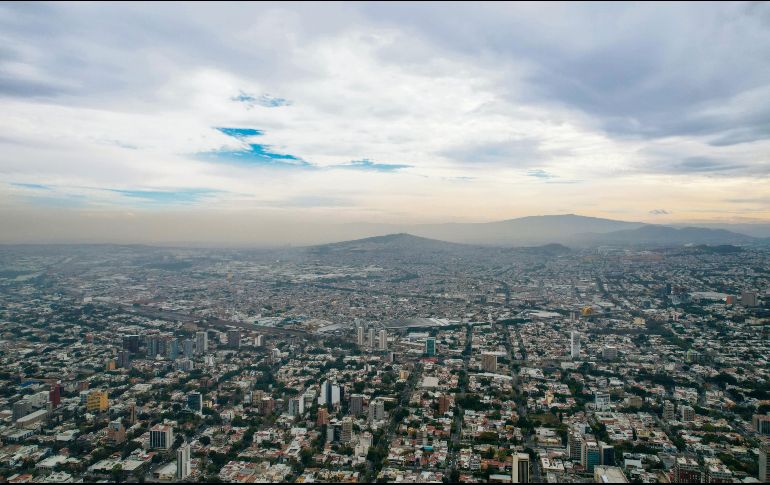 Así lució ayer la ciudad debido a la alta concentración de partículas contaminantes. EL INFORMADOR/ A. Navarro