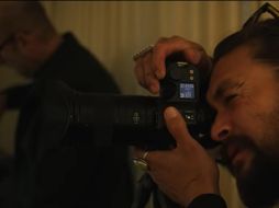 Jason Momoa está montado en su motocicleta recorriendo los talleres de las carreteras de Estados Unidos. ESPECIAL / HBO Max