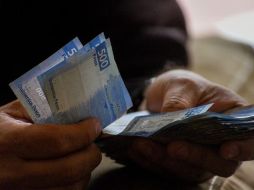 Se tendría que financiar con un mayor déficit o un aumento en los impuestos. SUN / ARCHIVO