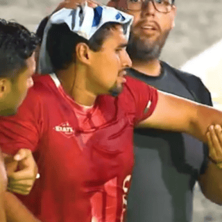 Exfutbolista de Chivas se abrió la cabeza tras terrible golpe en reality (VIDEO)