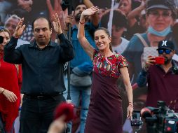 Miles de personas que apuestan por la continuidad del proyecto de la 4T. EFE/ I. Esquivel.