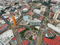 La zona atendida por el Gobierno del Estado y el Ayuntamiento de Guadalajara beneficia a las personas que recorren los alrededores del paseo Fray Antonio Alcalde, que en su parte sur tiene la escultura “El Palomar”. EL INFORMADOR/Archivo