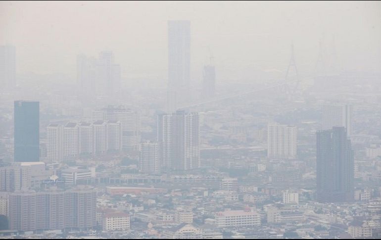 Una estampa que recuerda a los peores tiempos de la crisis sanitaria mundial derivada de la expansión de la COVID-19. EFE/R. Yongrit