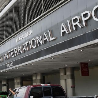 Avión sufre falla y debe aterrizar de emergencia en Miami