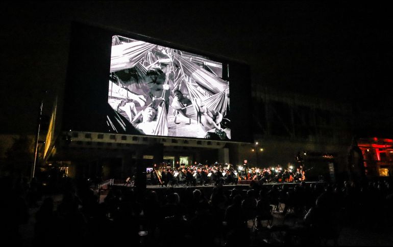 El Ágora reabrió sus puertas para alrededor de mil 200 personas, quienes llenaron en su totalidad el recinto. EL INFORMADOR/A.NAVARRO