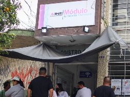 La falta de tiempo fue uno de los factores que llevó a varios ciudadanos a postergar sus trámites para renovar o sacar su credencial de elector, al grado de esperar hasta el último fin de semana para hacerlo. EL INFORMADOR / H. Figueroa