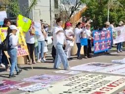 El contingente conformado por familiares víctimas, principalmente organizaciones de padres y madres de desaparecidos acudieron con pancartas y lonas con las fotografías de sus seres queridos, de quienes no saben su paradero. CORTESÍA