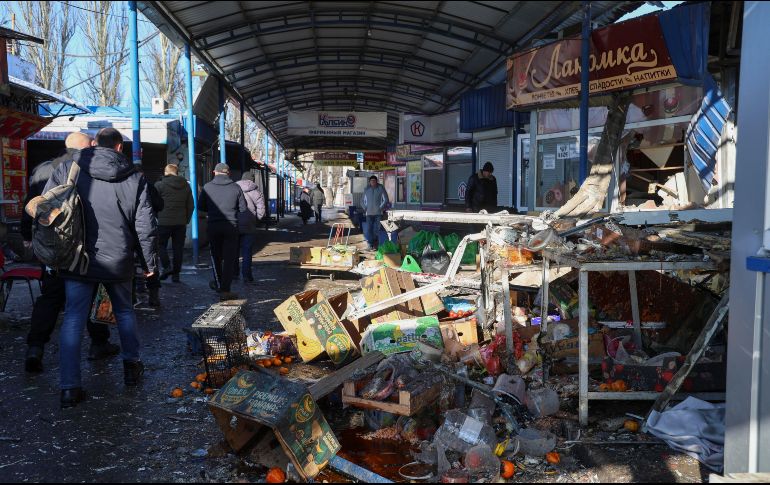 Otras 25 personas resultaron heridas en el ataque en el suburbio de Tekstilshchik, entre ella dos niños, dijo Denis Pushilin, líder de las autoridades nombradas por Rusia en Donetsk. EFE / A. Guerra