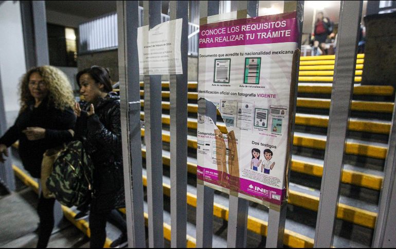 Los entrevistados que acudieron por la noche a realizar su trámite, señalaron que no estaban enterados que este lunes vencía el plazo, por lo que aprovecharon la extensión de horario de atención. EL INFORMADOR / H. Figueroa