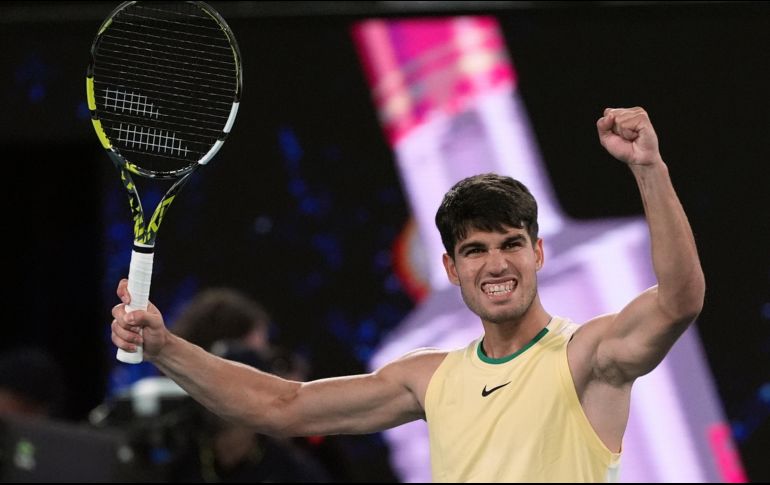 Alcaraz  eliminó al serbio Miomir Kecmanovic 6-4, 6-4, 6-0 en un duelo que duró menos de dos. AP/A. Wong